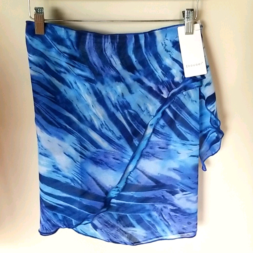 Beach cover-ups - Picture 2 of 4